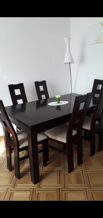 Stół z krzeslami