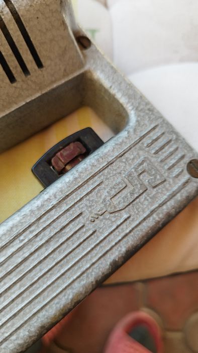stara, metalowa wiertarka elektryczna. PRL