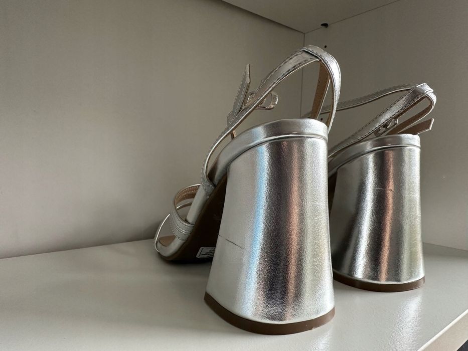 B.P.C sandały srebrne na wysokim obcasie ^39