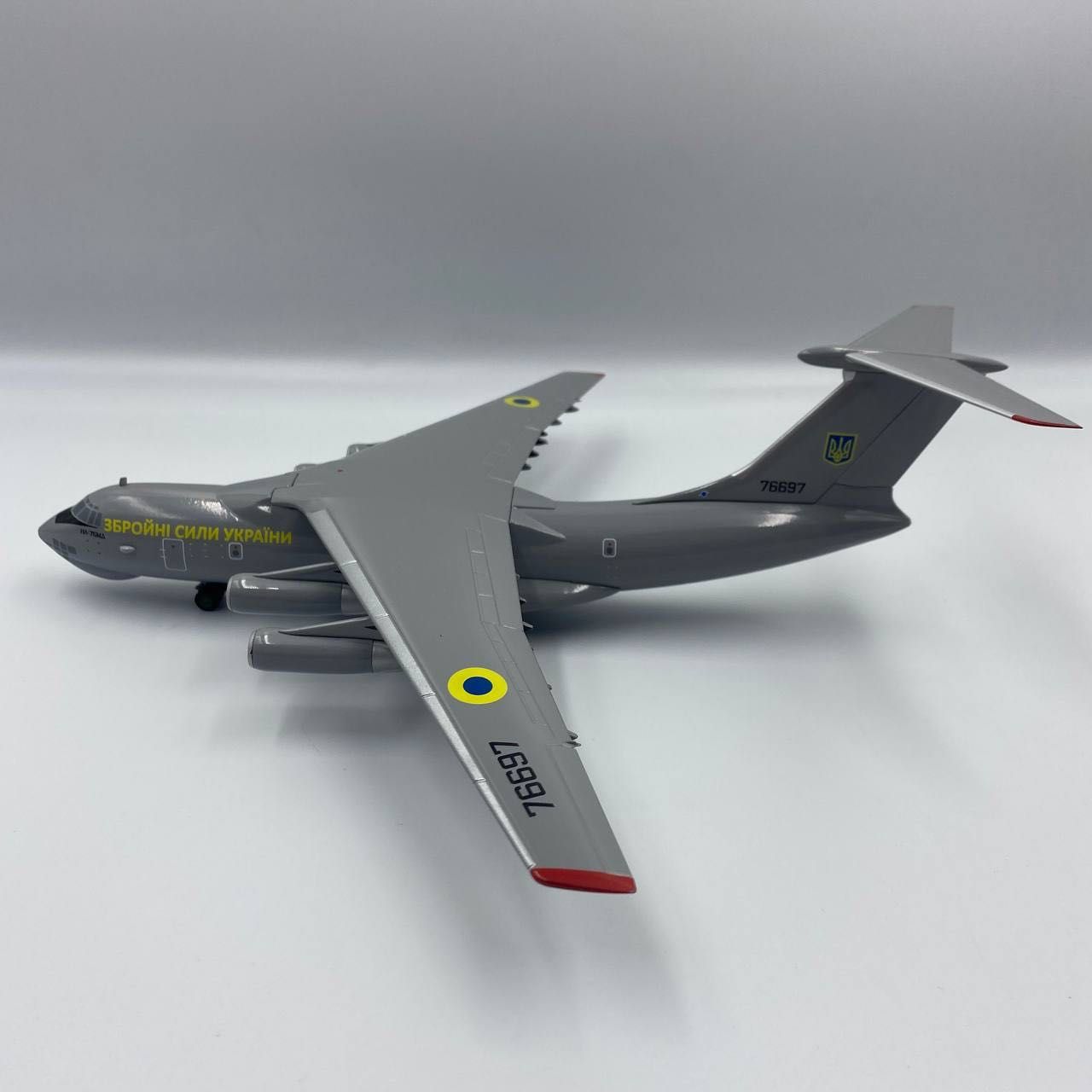 Колекційна модель літака Іл-76 Збройні Сили України м. 1:200 (25 см)