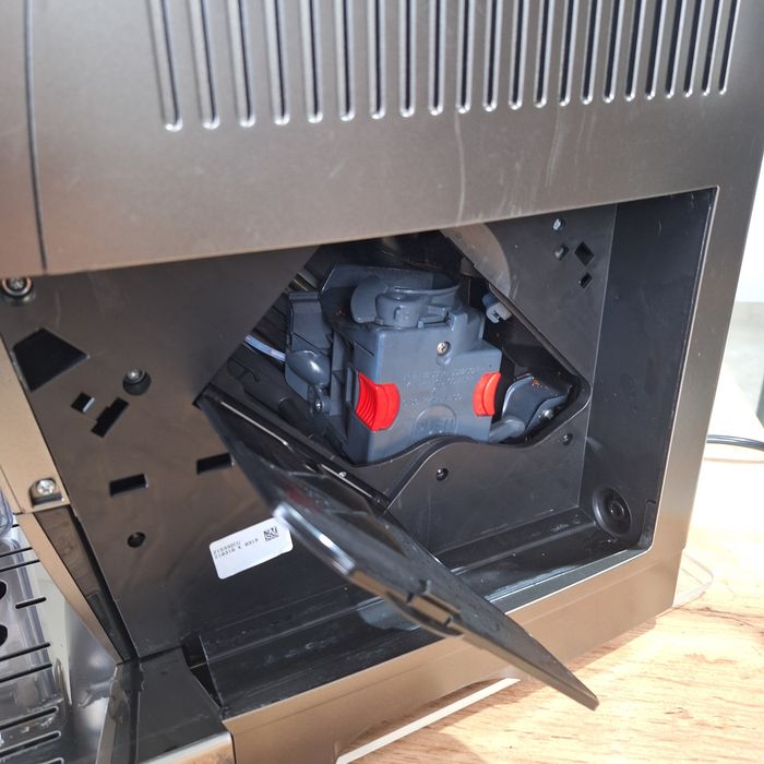 Кавомашина Delonghi Dinamica plus