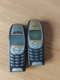 Dwa retro telefony Nokia 6310i, klasyczny model z zestawem części 6310