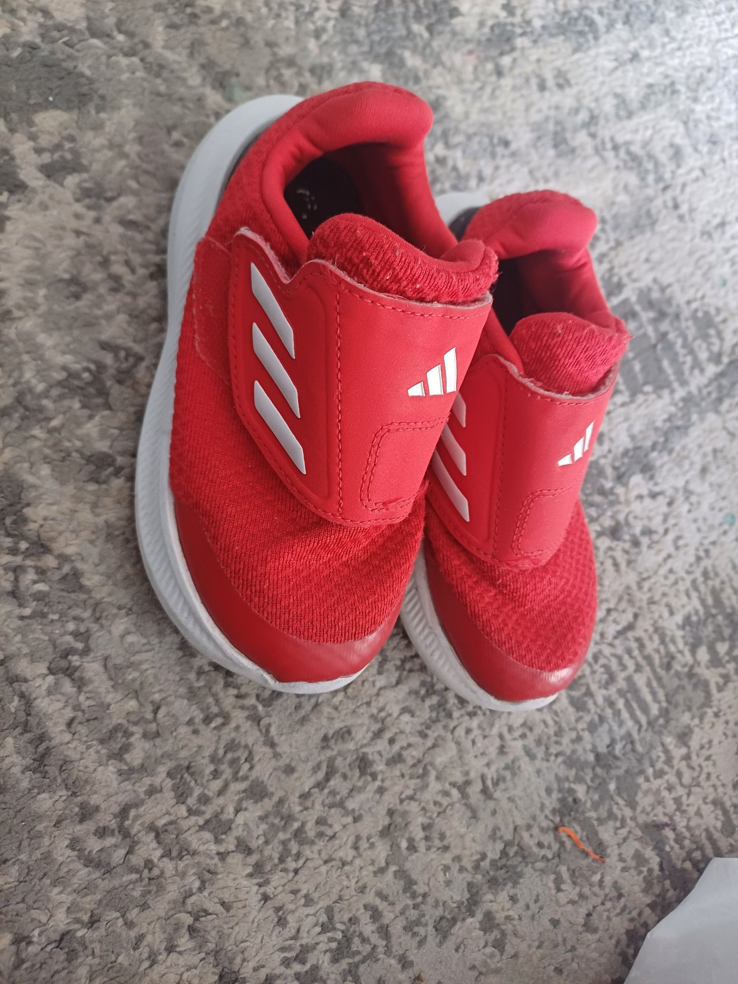 Siateczkowe czerwone adidasy rozm 25