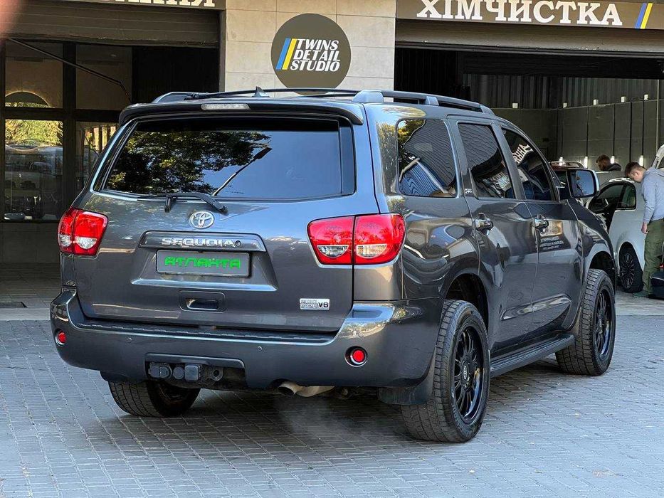 Toyota Sequoia 2016