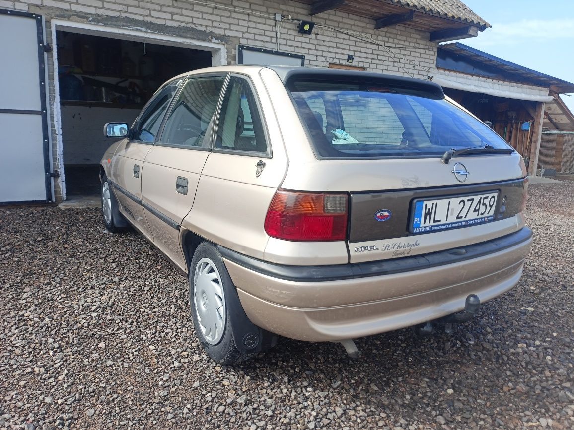 Sprzedam pilnie.Opel Astra 1  1.7 td.Przegląd na rok.Oc czerwiec.