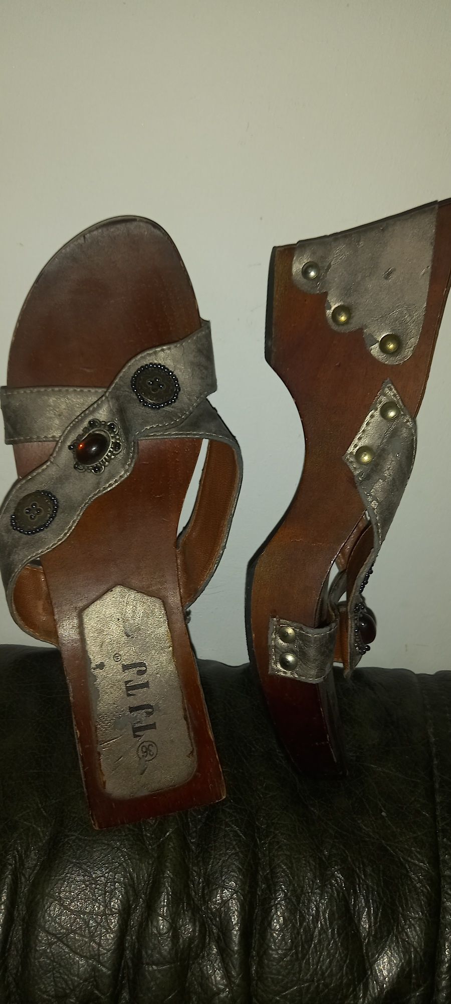 Sapatos n36 cada par