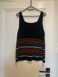 Sweter z dekoltem w serek