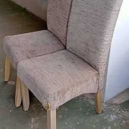 Cadeiras. Mesa. Mobilia