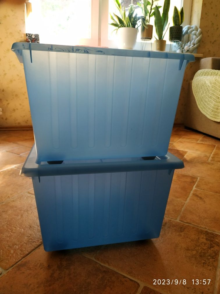 Pojemniki Ikea Vessla, niebieskie pojemniki na kółkach