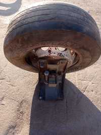 Запасное колесо грузовое с кронштейном
