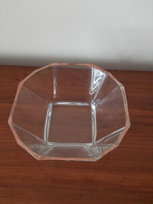 Tigela decorativa de vidro com borda dourada