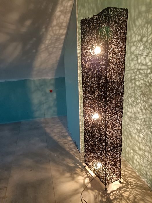 Lampa stojąca wiklinowa