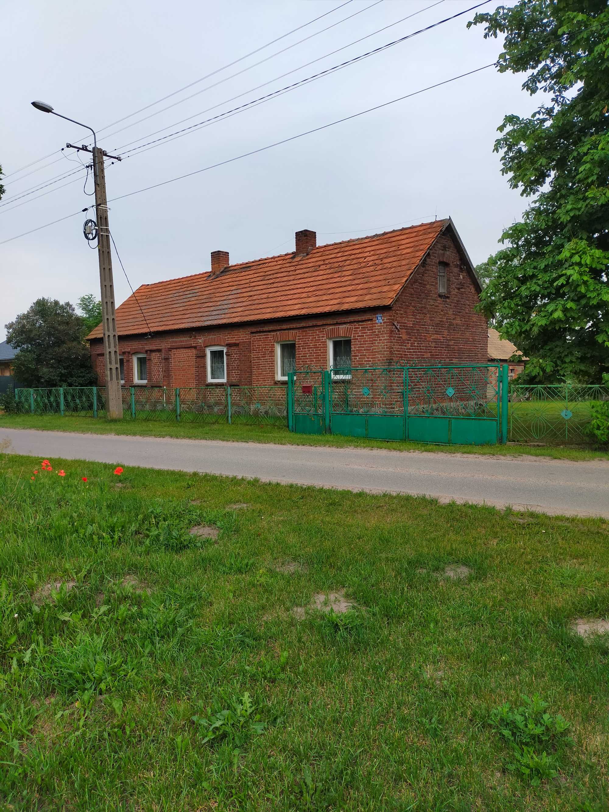 Sprzedam siedlisko z działką