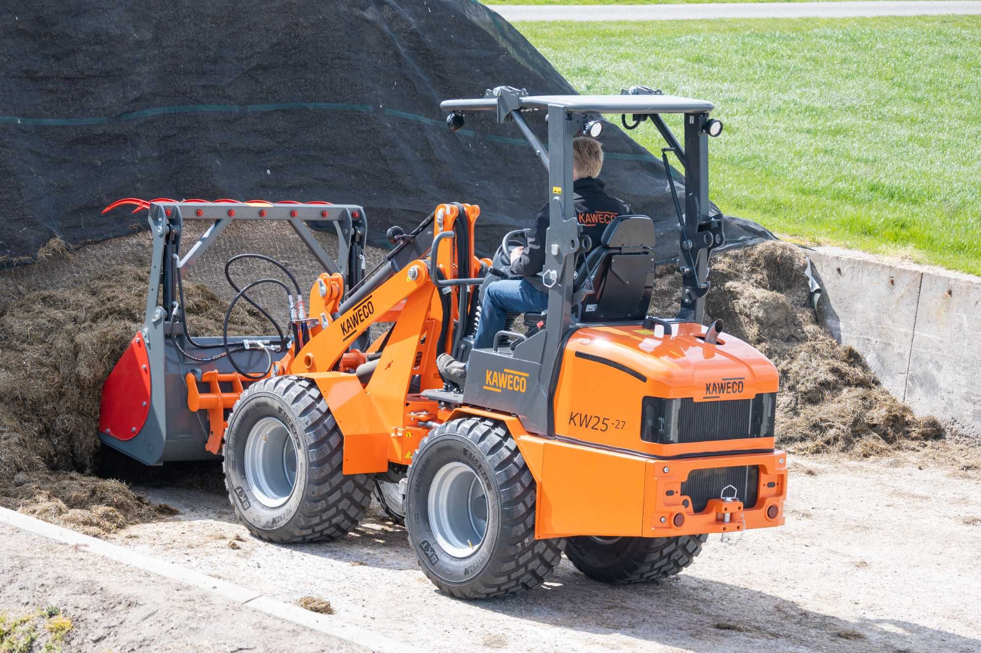 MINI Ładowarka przegubowa KAWECO FARMER 38KM powystawowa