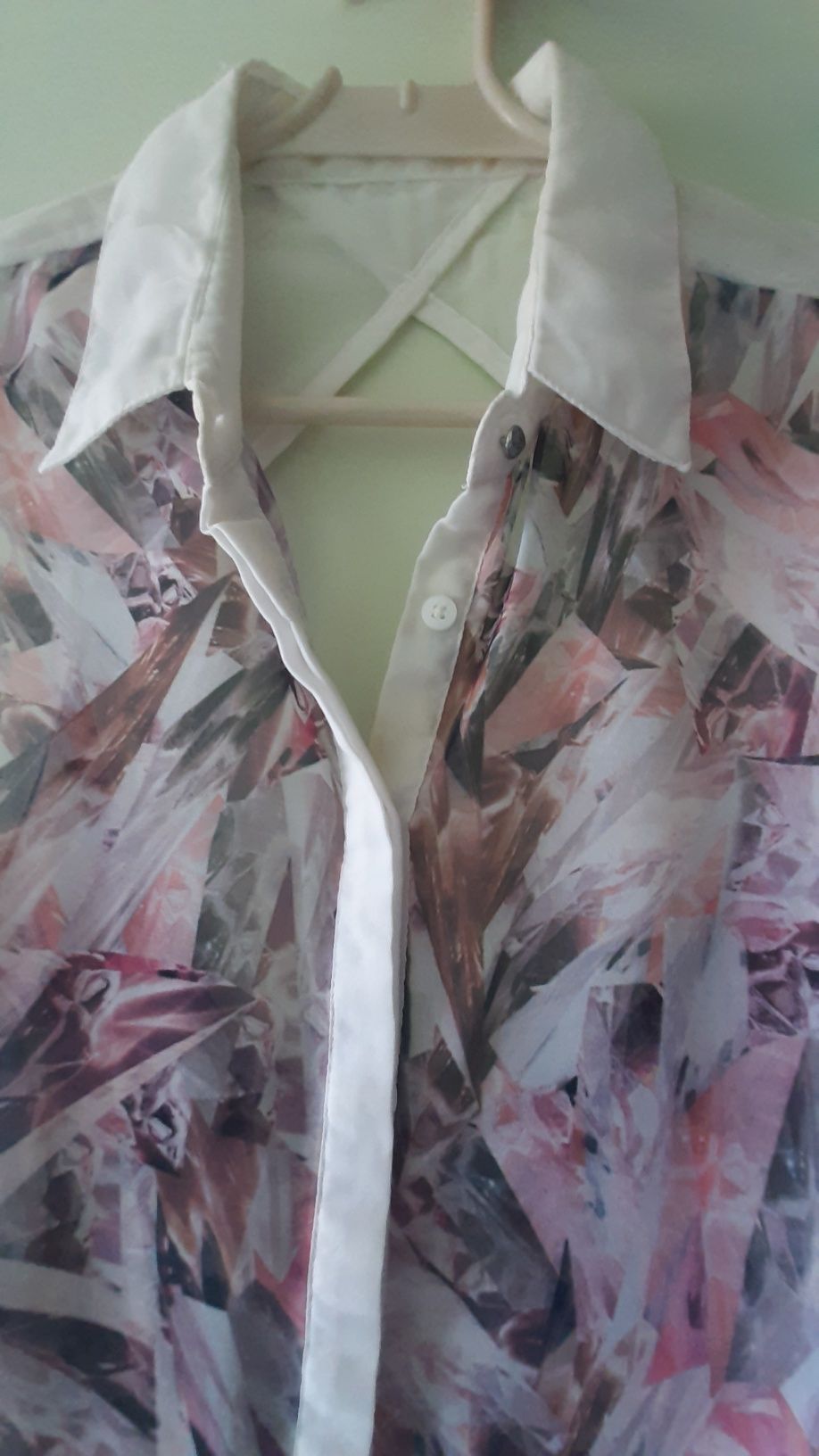 Blusa sem mangas e com costas abertas