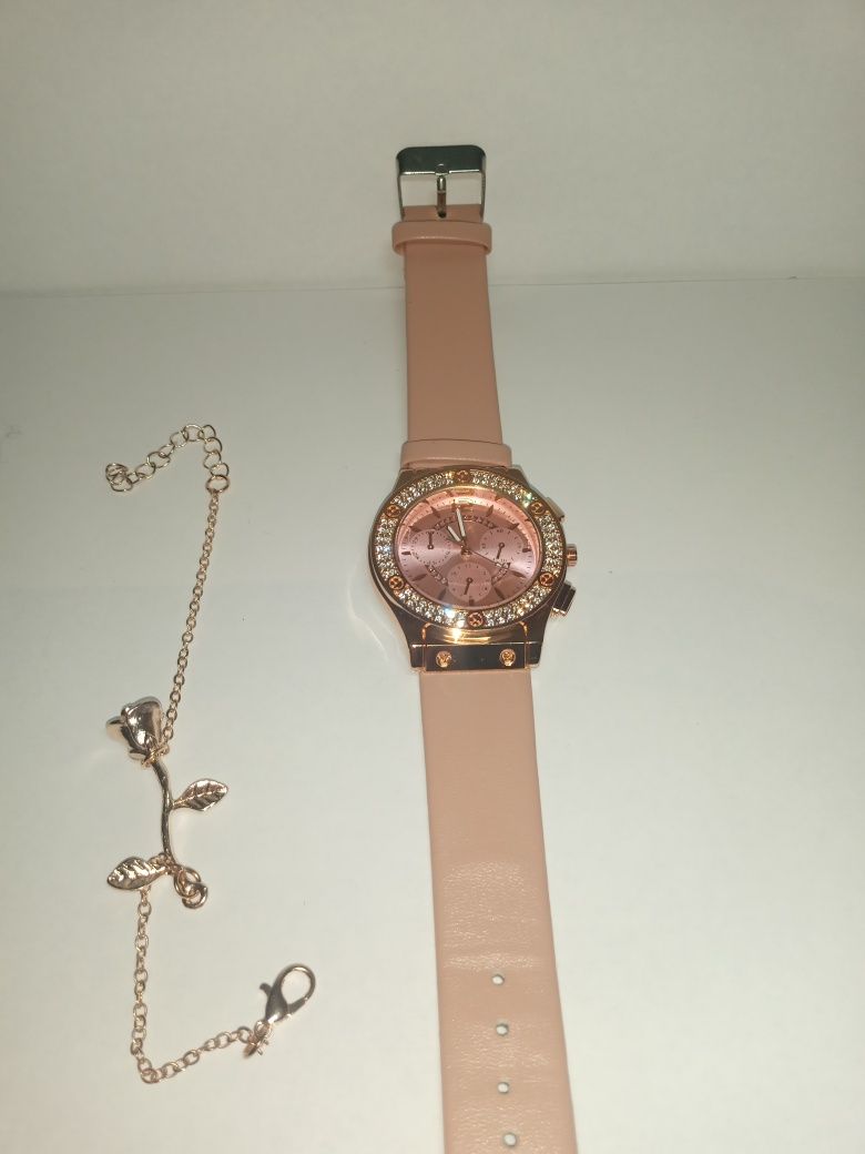 Продам подарунковий жіночий набір наручний годиник та браслет