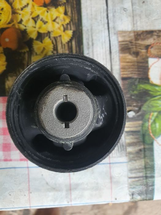 Запчасти Сайлентблоки задней  балки Киа 55160-b2000