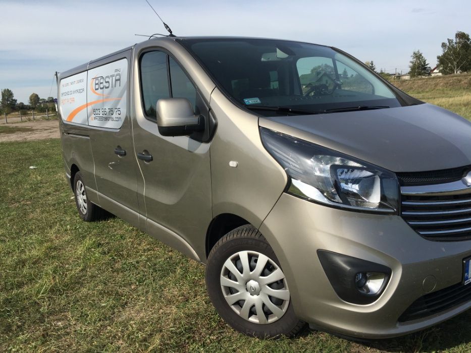 Wynajem busa 9 - osobowego Opel VIVARO od 160 zł