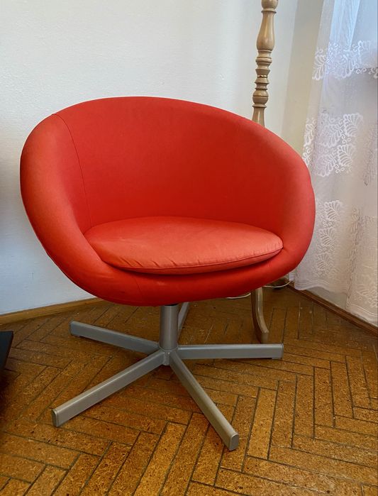 Czerwone krzesło Ikea
