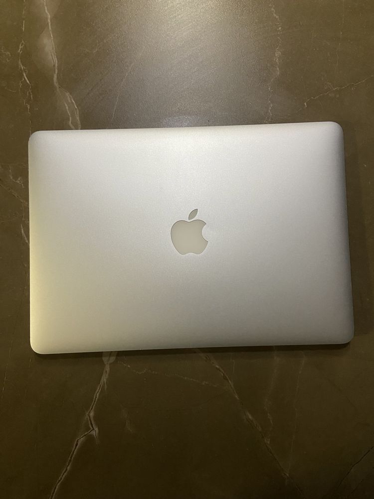 MacBook 2017 z ladowarką