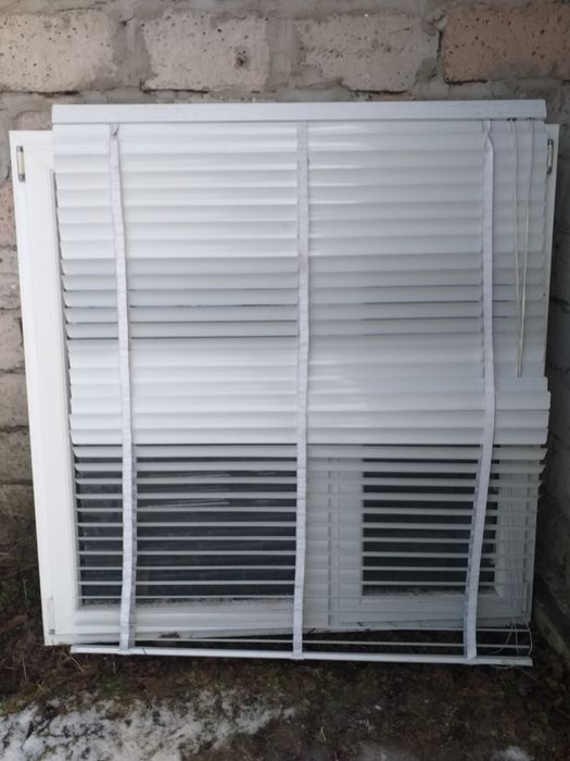 Продам жалюзі на вікно.