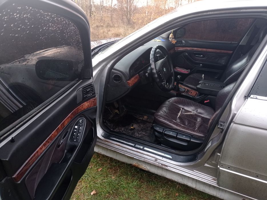 BMW 525 TDS.               .