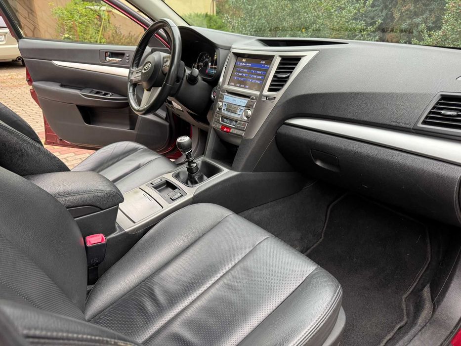 Subaru Legacy 2.0 Navi Comfort w perłowym czerwonym kolorze