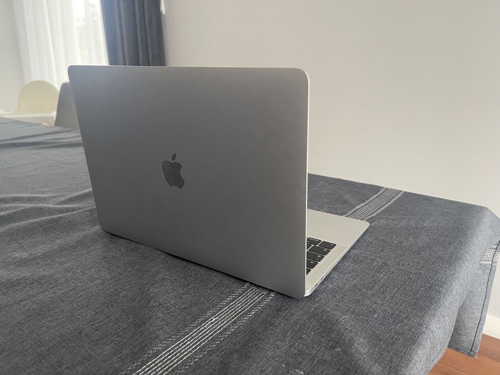 MacBook Air i5 - nowy model z 2019r