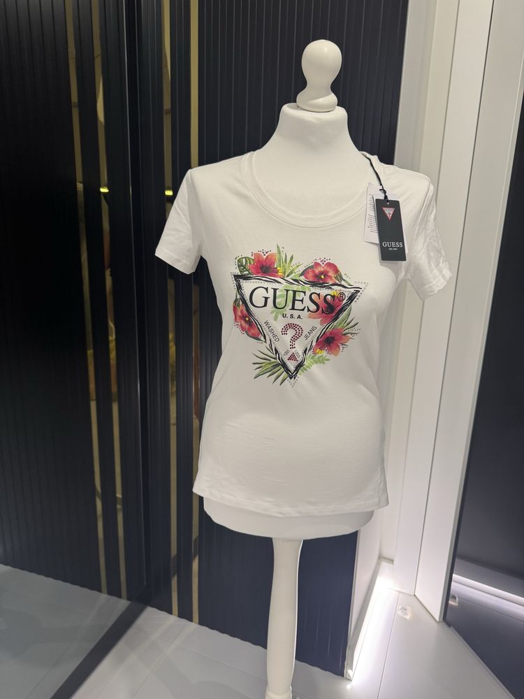Biały T-shirt w rozmairze M