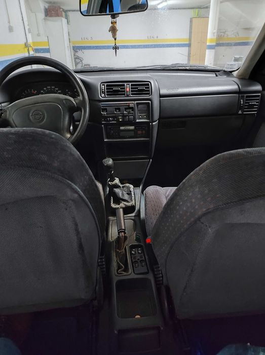 Vendo Opel Vectra, 1700cc de 1995