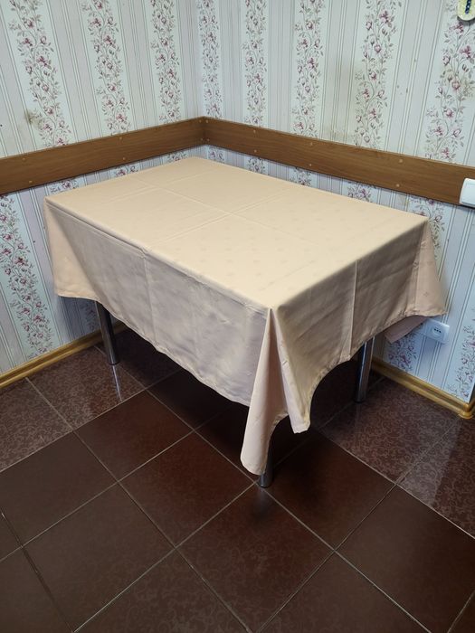 Скатертина з вишивкою 140×160 см