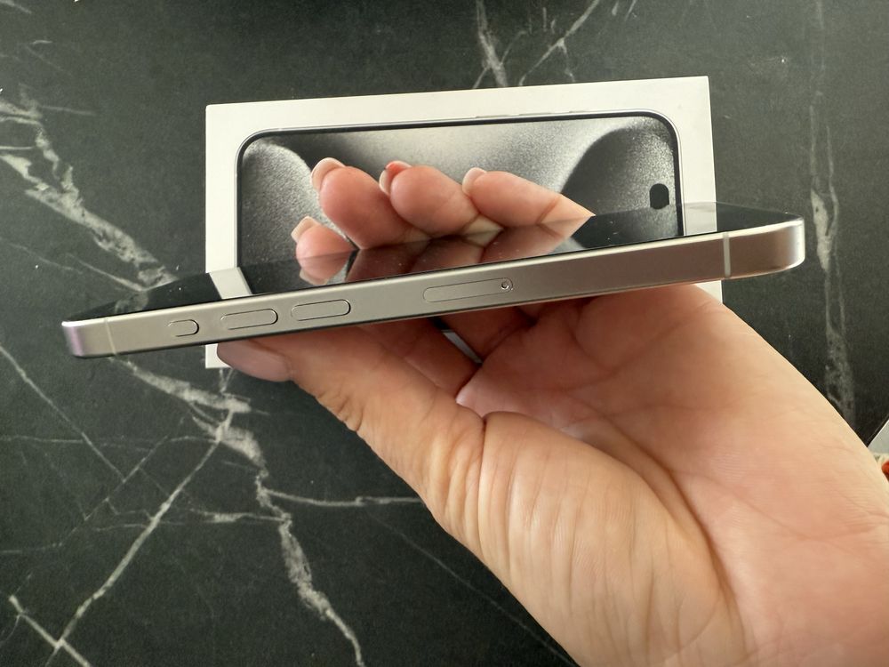 Iphone 15 pro 128 white titanium stan idealny zero rys szkło hartowane
