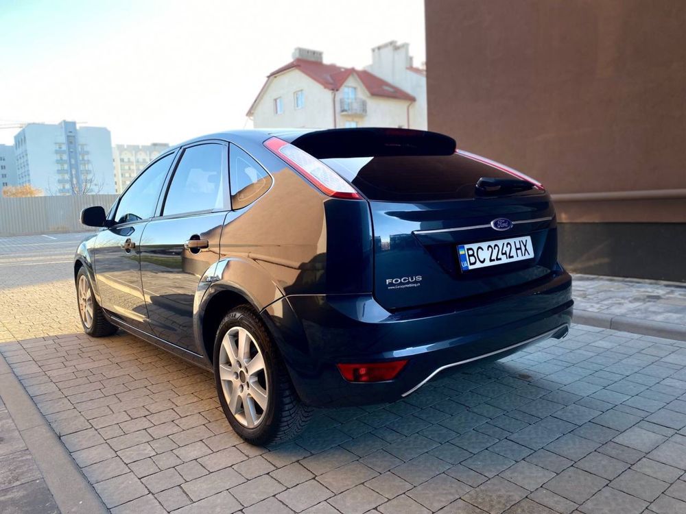 Продається автомобіль Ford Focus 2 2010 року; обʼєм двигуна 2.0