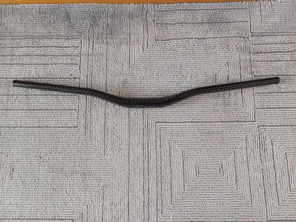 Karbonowa kierownica Beast Riser bar
