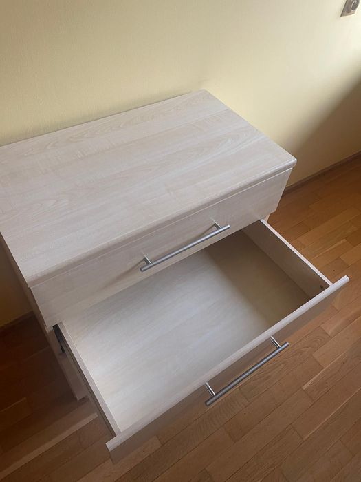 Komoda z czterema szufladami