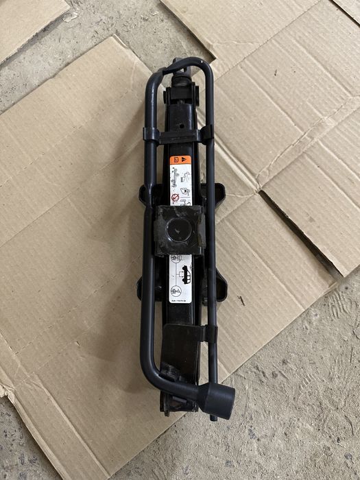 Домкрат Mazda Tribute,Ford Escape 2,3L8A-17A078-BA