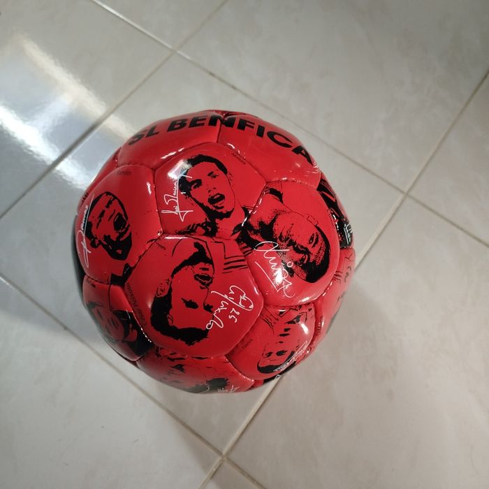 Bola oficial autografada Benfica época 2009/10