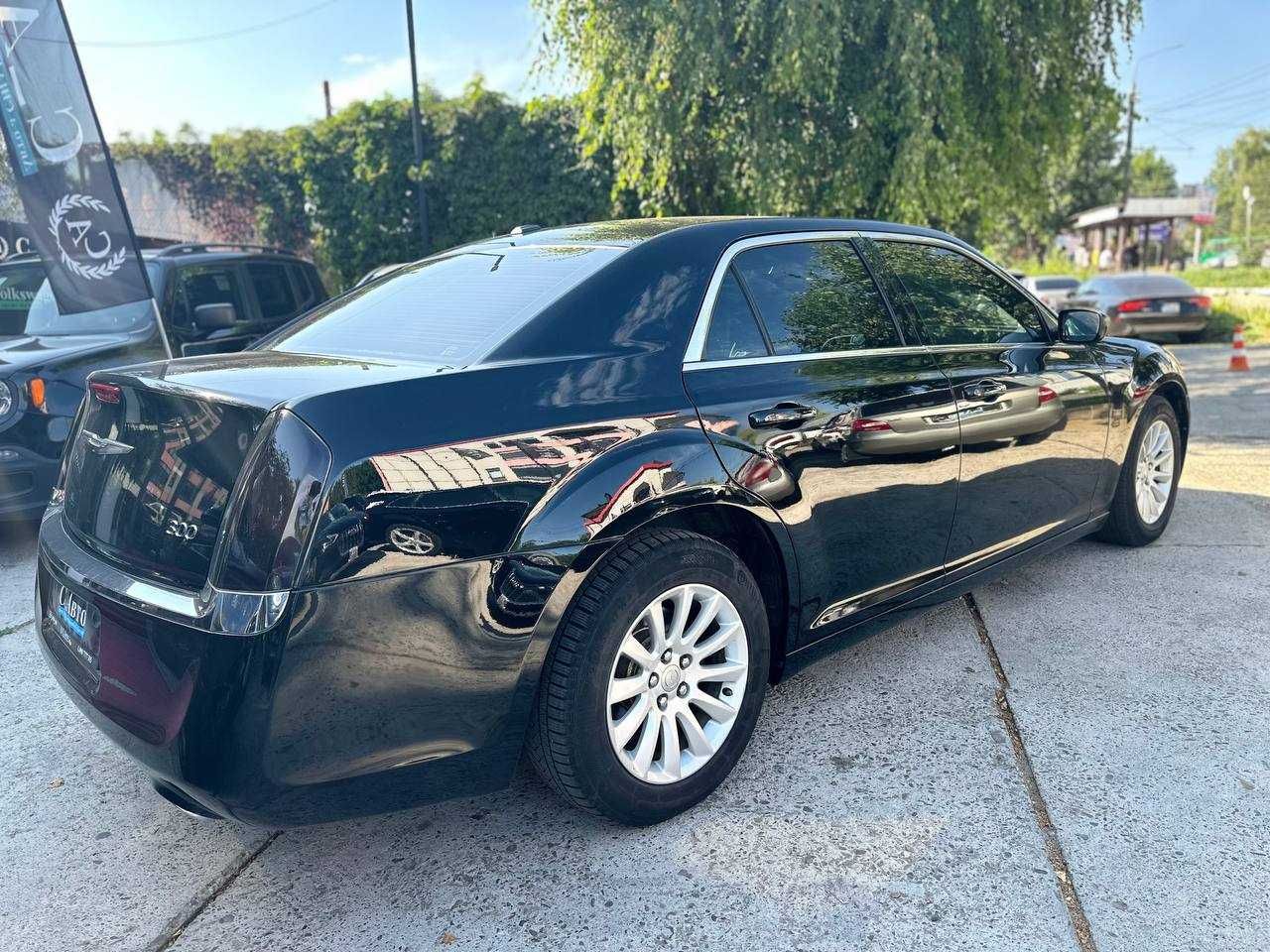 Chrysler 300 C купити за 225 дол/міс