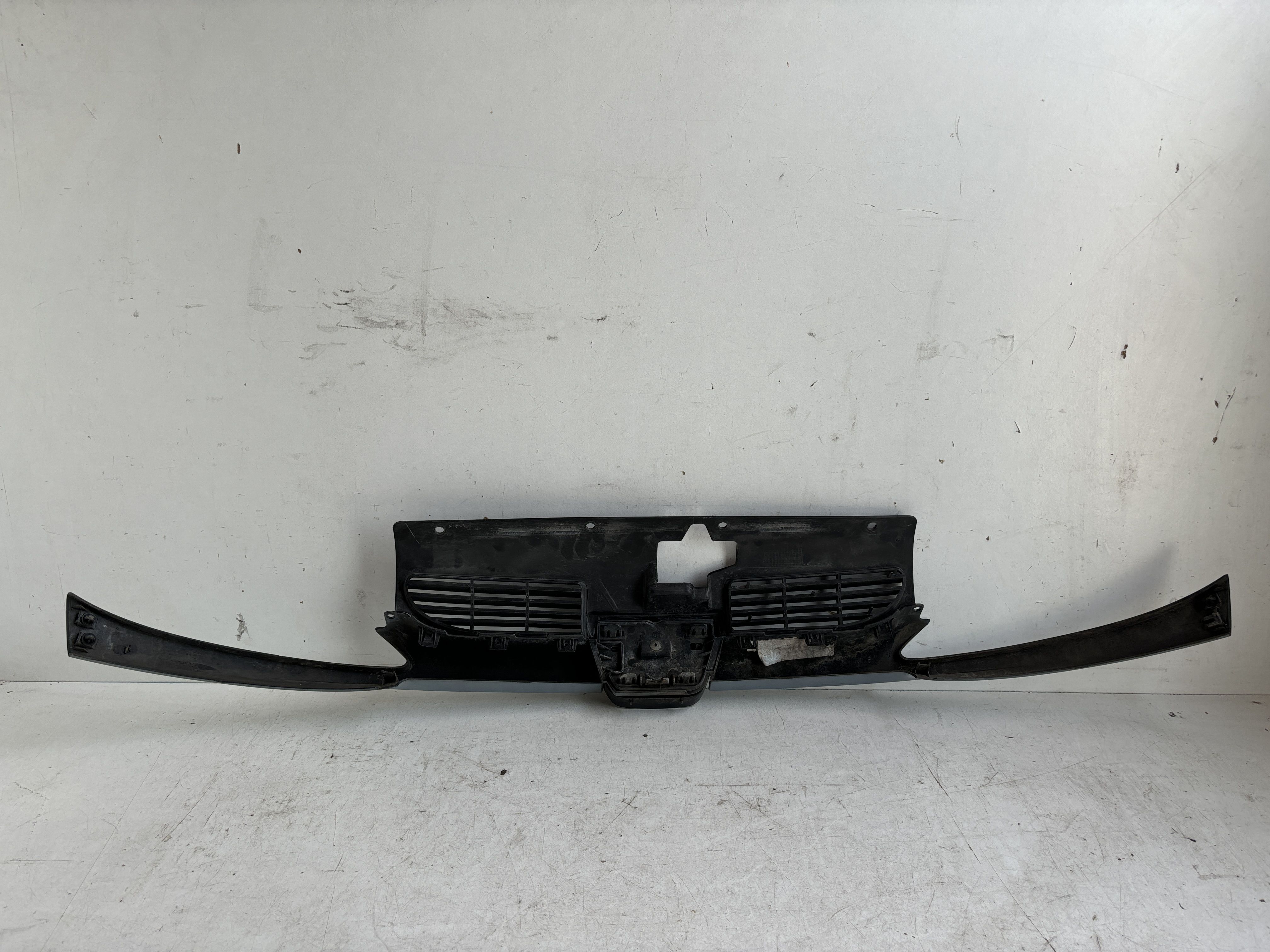 Grill atrapa Peugeot 206 EYLC 99-09