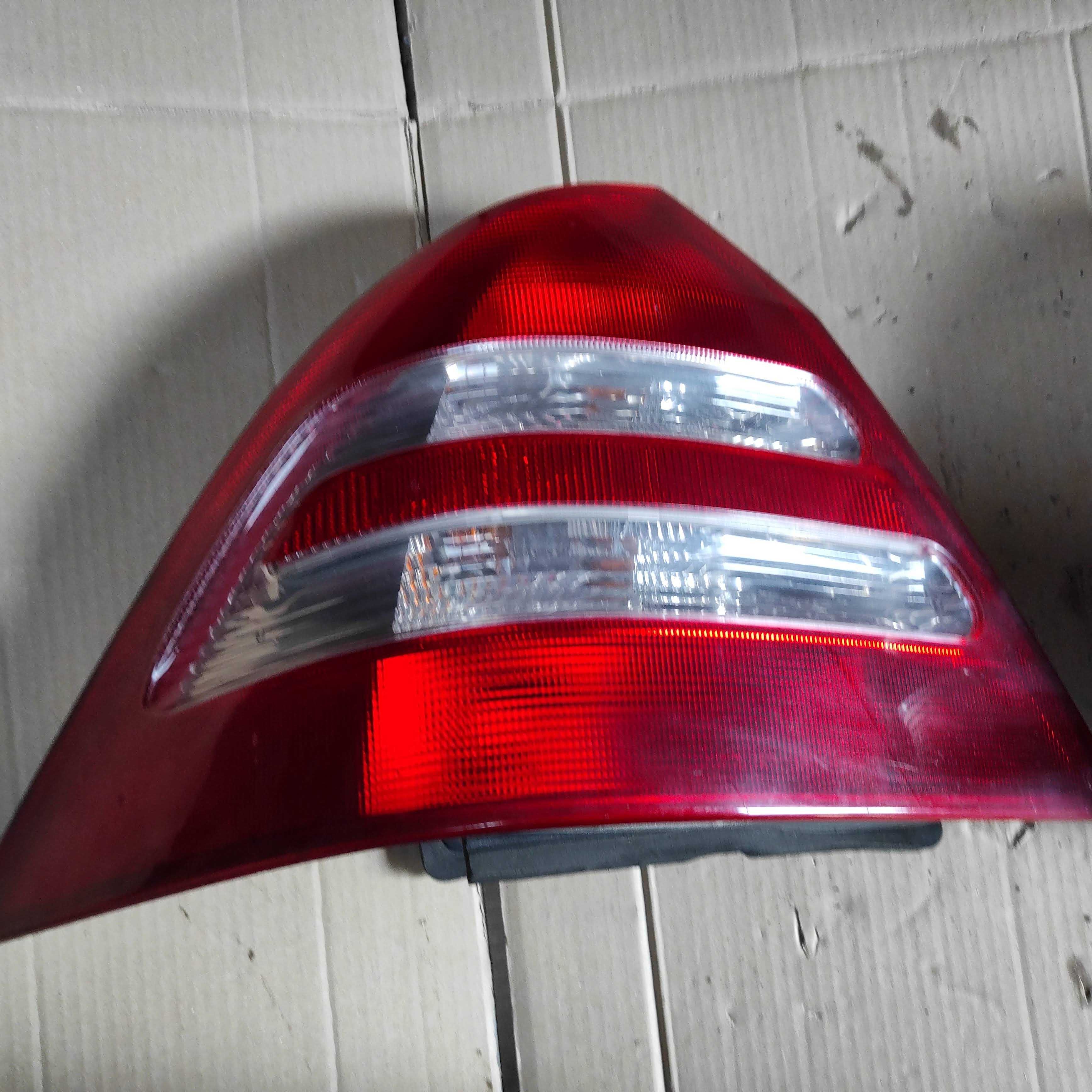Lampa Tył Prawa Lewa Mercedes W 203 Sedan Komplet