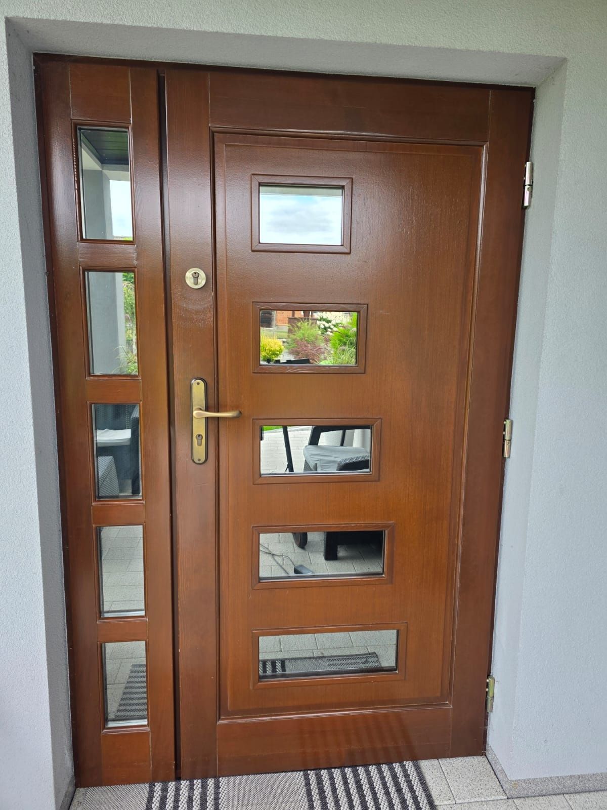 Drzwi zewnętrzne 130