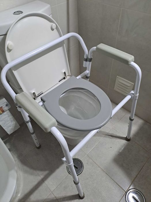Cadeira sanitária wc para apoio a idosos