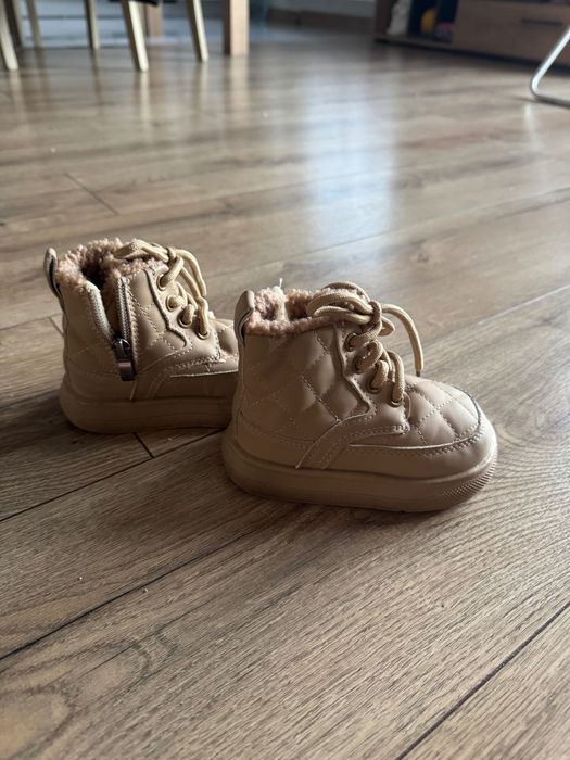 buty r 22 może być dla dziewczynki lub chłopca