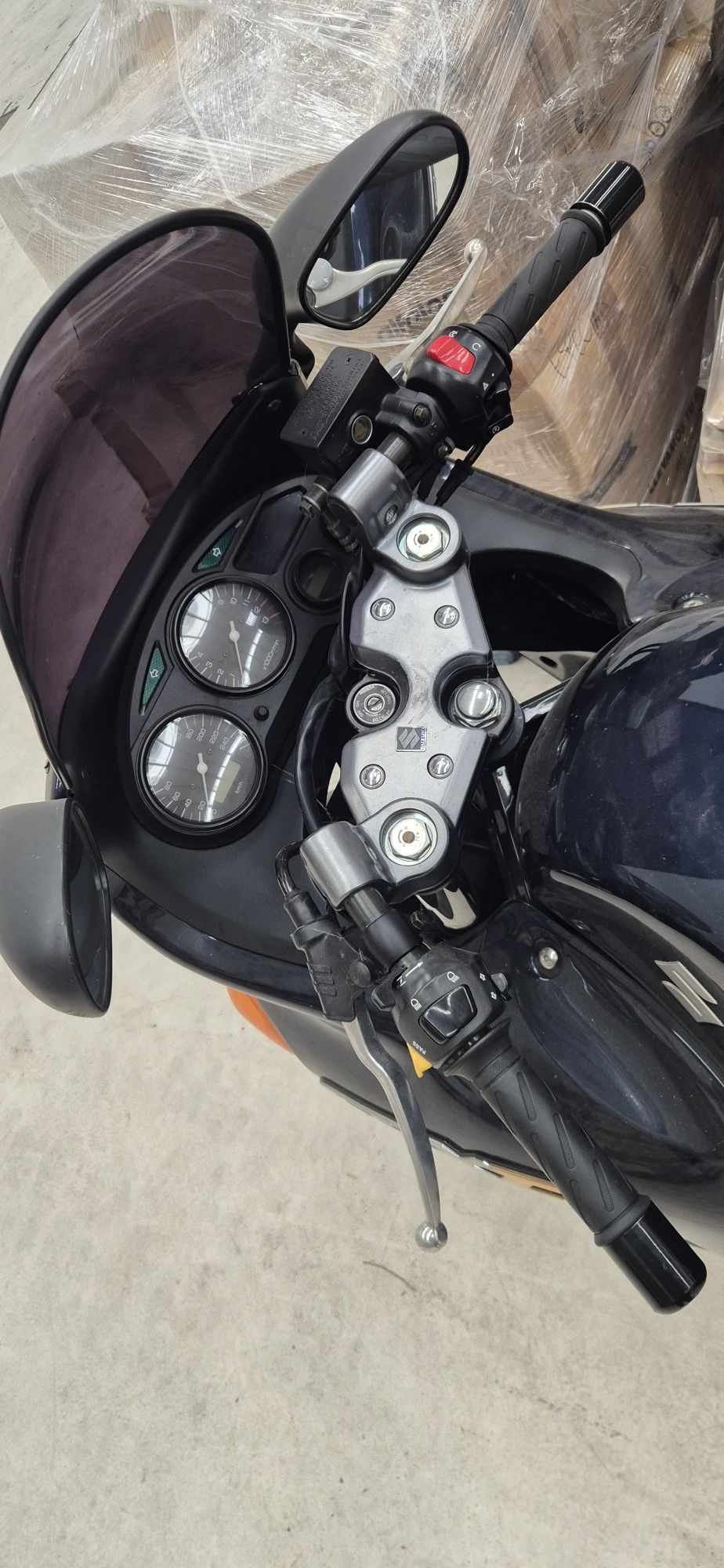 Suzuki GSX 750F(Ler anúncio)