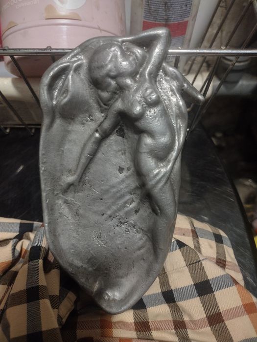 Stara popielniczka z cyny