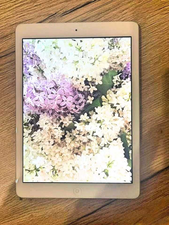 Продам iPad Air (wi fi + 4G sim)