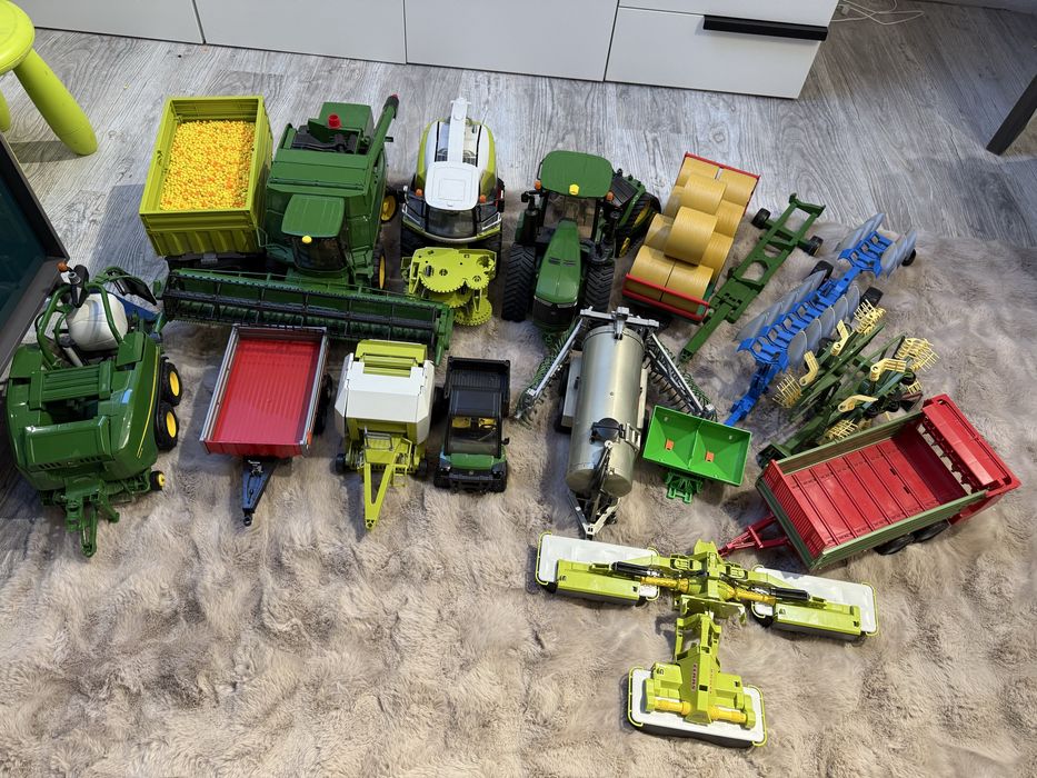 Zestaw Bruder - kombajn , traktor, beczka, prasa itd. + GRATIS