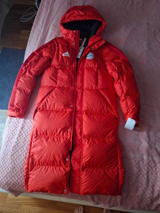 Sprzedam 
adidas Płaszcz FC Bayern DNA Down HY3287