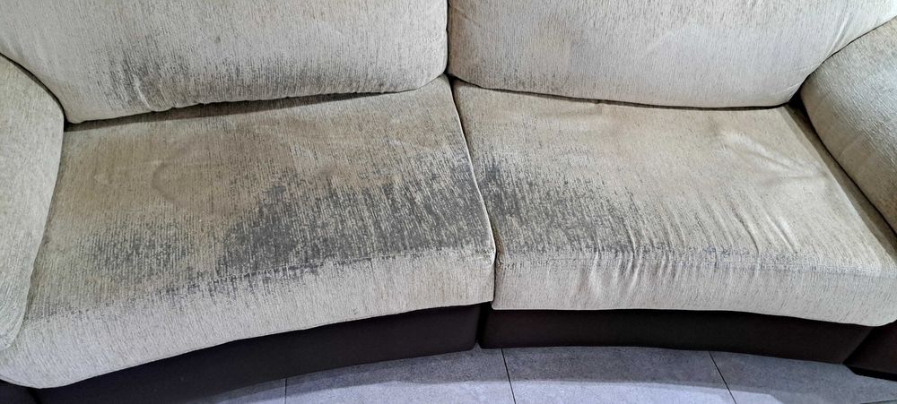 Sofá pequeno de sala