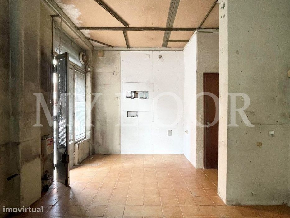 LOJA c/ Cave - Moscavide - Ideal para Comércio / Serviços - CENTRAL